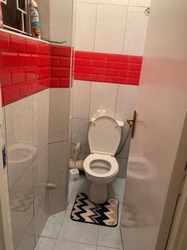 Immaculate 2-bedroom Apartment: (Prime Location)