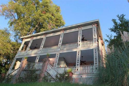 Corners Mansion Inn - A Bed And Breakfast