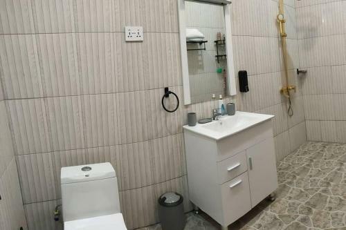 Apartamento Heavenly Apheartment With Backyard Swimming Pool
