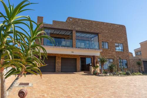 Bob Bouwer Sea View Apartment
