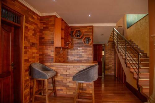 Hostal Savannah Suites
