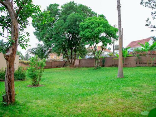 Bed & Breakfast Amrage Suites Muyenga