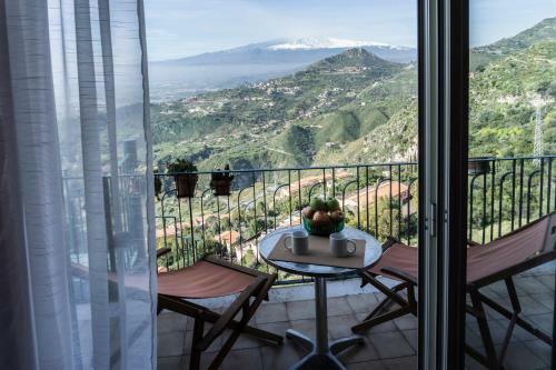 Rocca Del Saraceno Apartment - Etna View