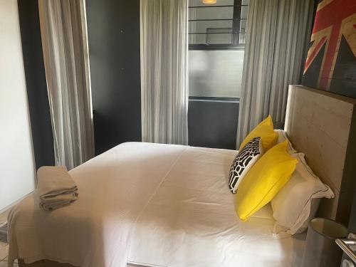 Luxury Beach Front Apartment On Canal - Spacious +