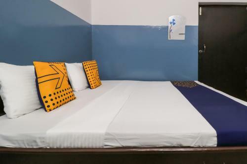 Spot On 61705 Hotel Rose Star