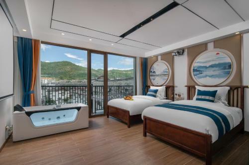 Fall In Creek And Rain