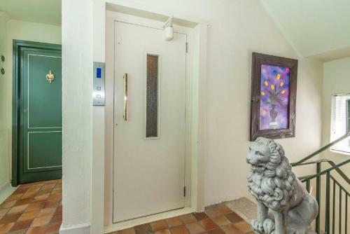 Cosy And Classy Sea Point Apartment