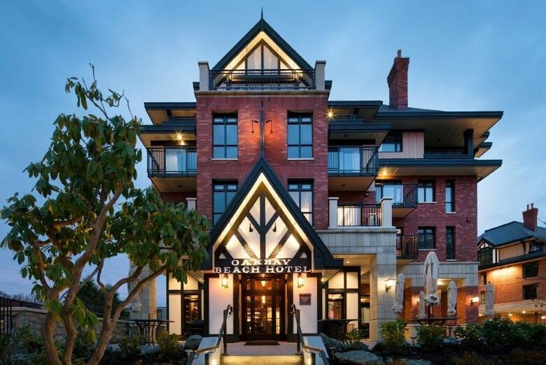 Oak Bay Beach Hotel - Sea View