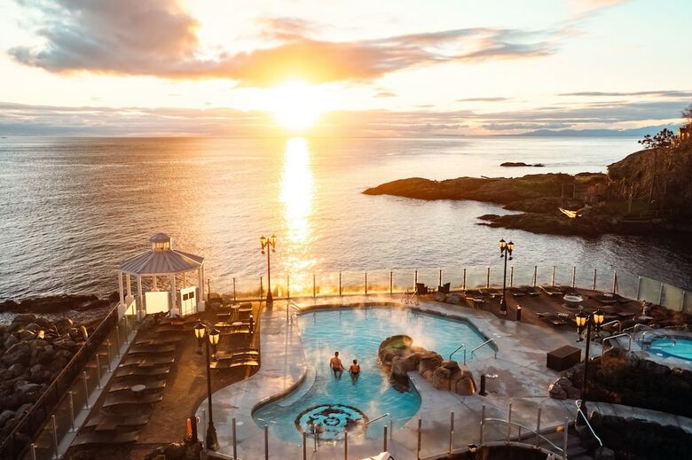 Oak Bay Beach Hotel - Sea View