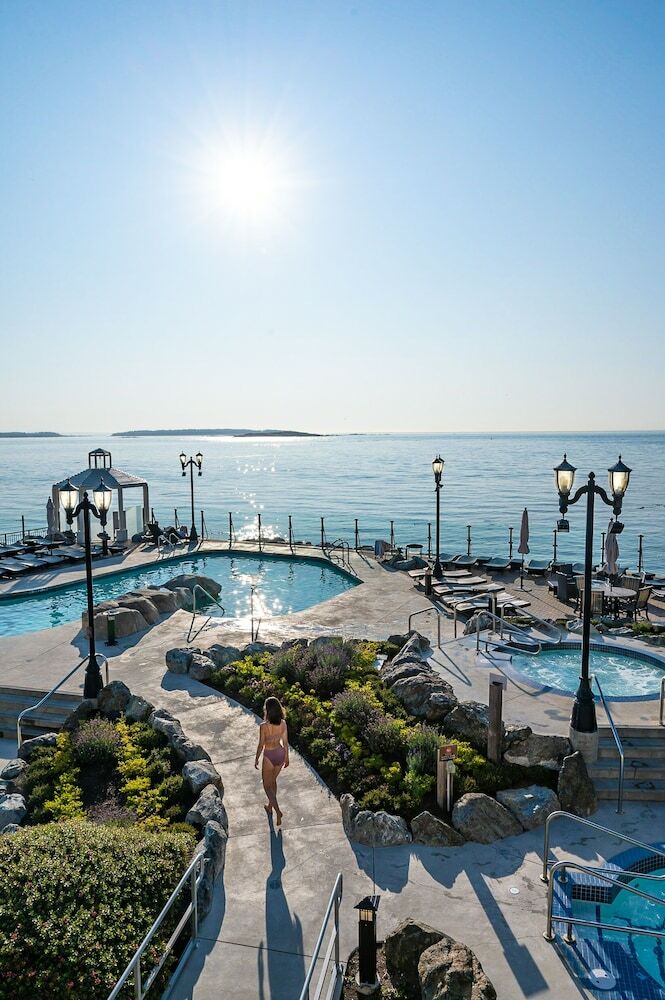 Oak Bay Beach Hotel - Sea View