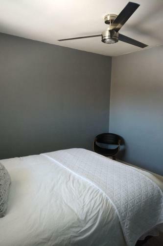 The Green Space - 2br Mcm Inspired Apartment