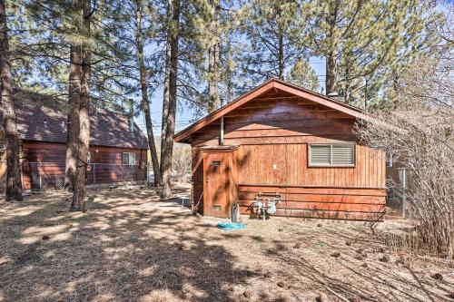 Peaceful Tiny Cabin About 3 Mi To Big Bear Lake!