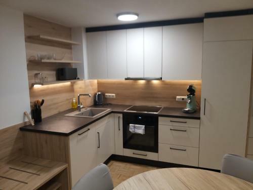 Modern Apartment, Full Kitchen, For 6
