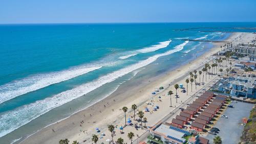 Private Home Ocean View, Air-conditioned Just Steps To The Beach