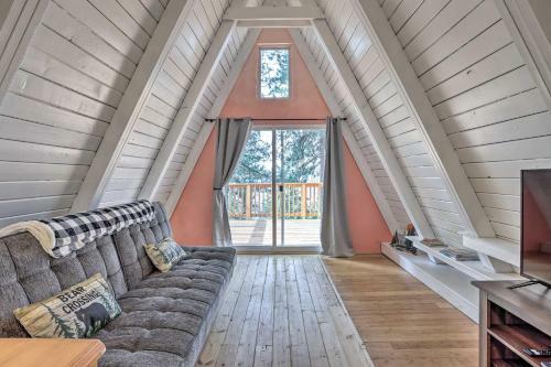 Two Bears Retreat - Scenic Cabin With Views!