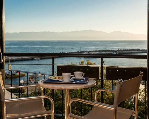 Posada Akroyali Seafront Retreat - Charming Suites