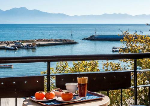 Posada Akroyali Seafront Retreat - Charming Suites