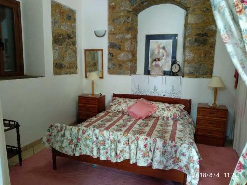 Isida's Traditional Stone House With Inside Yard