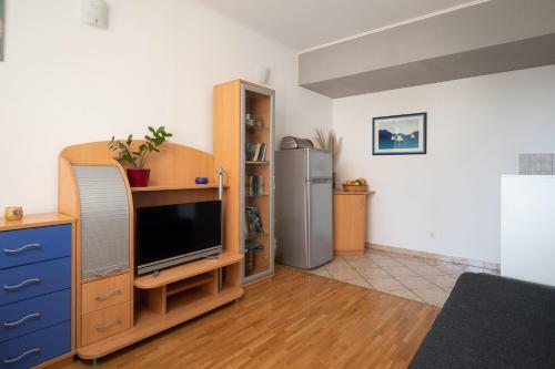 L.b. Beach Apartment
