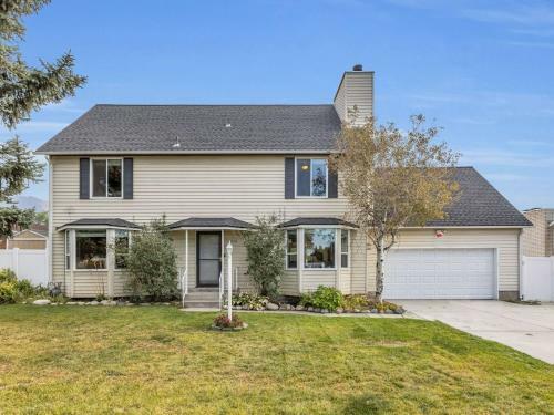 Spacious Ski House W/fireplace & Fenced Yard!
