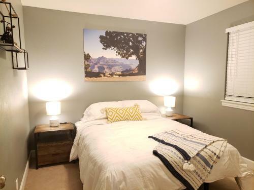 Spacious Ski House W/fireplace & Fenced Yard!