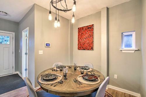 Bright Home With Backyard, 3 Miles To Downtown!