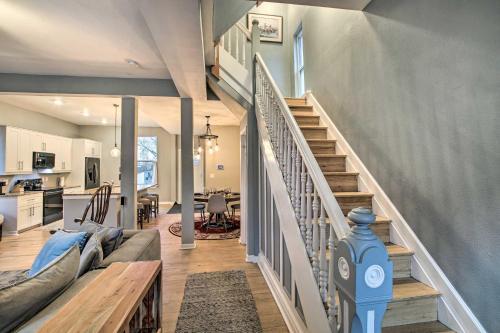 Bright Home With Backyard, 3 Miles To Downtown!
