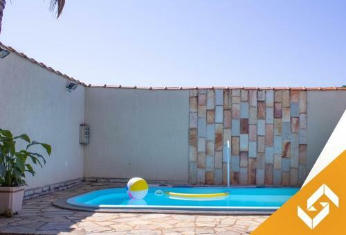 Casa Com 03 Quartos E Piscina Aquecida Em Bairro Residencial