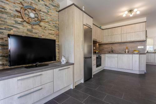 Beach Villa Oasis With Swimming Pool, Sup & Seaview