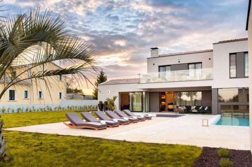 Luxury Villa G2 With Indoor & Outdoor Pool