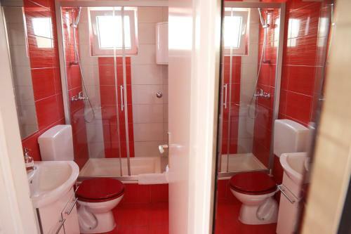 Hostal Tanya-apartments And Rooms
