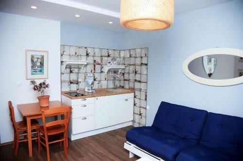 Hostal Tanya-apartments And Rooms