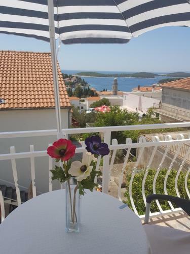 Hostal Tanya-apartments And Rooms