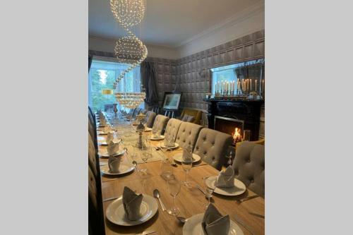 Villa Mount Eagle - Sleeps 24 With Hot Tub