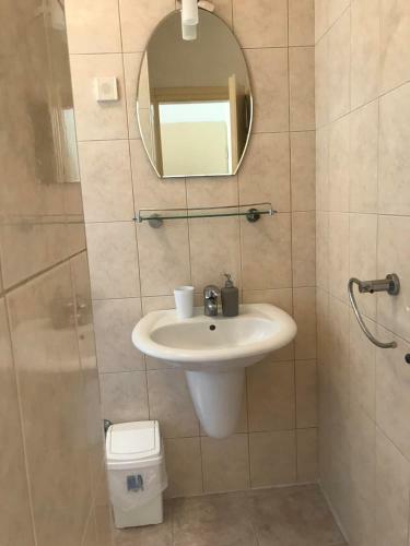 Hostal Spacious Bedroom For Two With Pool View - Pansion Hajduk