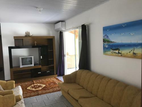 Casa 300m Da Praia No Centro Pi�arras Com Wifi Top