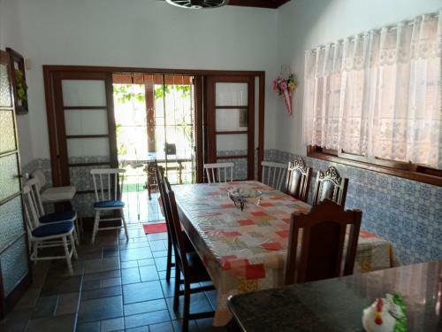 Casa T�rrea Com Piscina � 100 Mts Da Praia