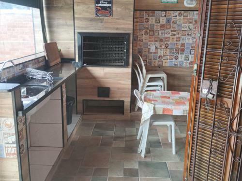 Casa T�rrea Com Piscina � 100 Mts Da Praia