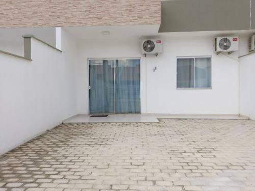Curta Praia de Arma��o - Casa Girassol