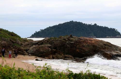 Curta Praia de Arma��o - Casa Girassol