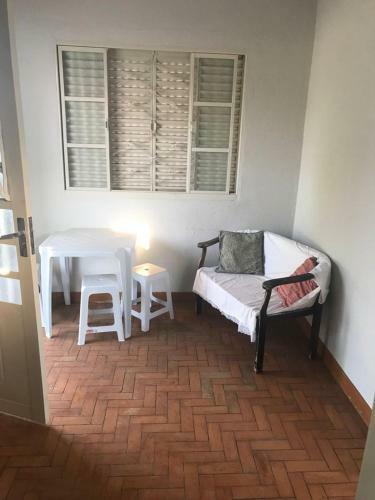 Casa Branca Com Estacionamento - Melhorturistar