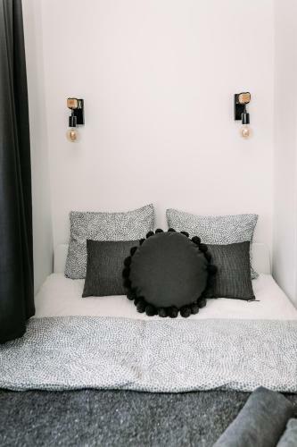 B15 - Wood&black Apartman