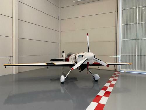 Hangar Para Avi�es, Hospedes E Seus Sonhos...