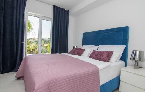 Amazing Home In Krk With 8 Bedrooms