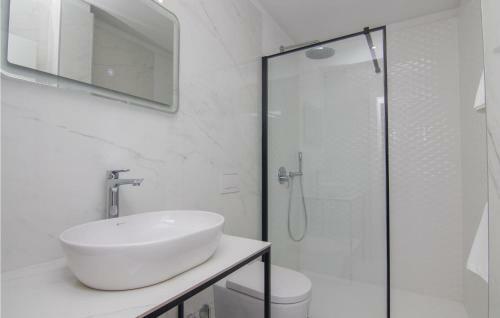 Amazing Home In Krk With 8 Bedrooms