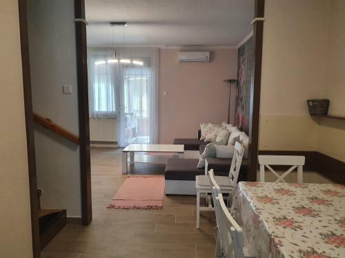 Flower Apartment