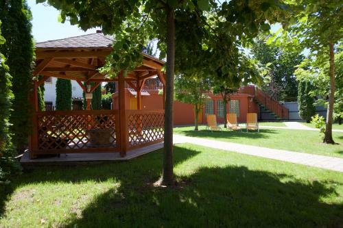 Zoli Apartmanok-br�dy 51-53