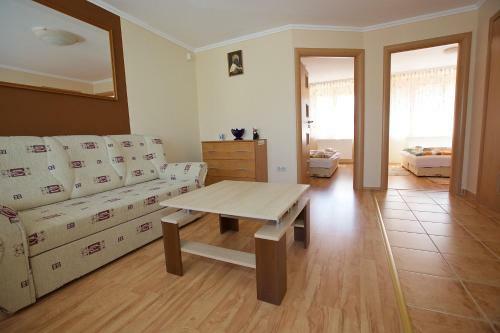 Zoli Apartmanok-br�dy 51-53