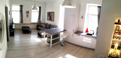 Vilnius Apartment With Stained Glass