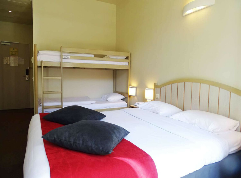 Hotel Campanile Val De France